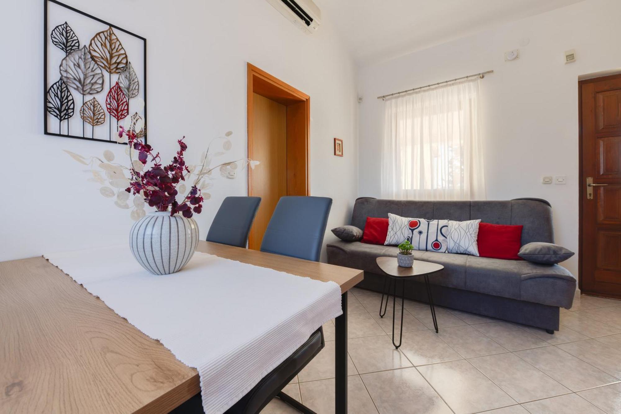 Villa Livia With Three Nice Apartments, Swimming Pool, Childrens Playground, Barbecue And Free Parking Ližnjan Exteriör bild