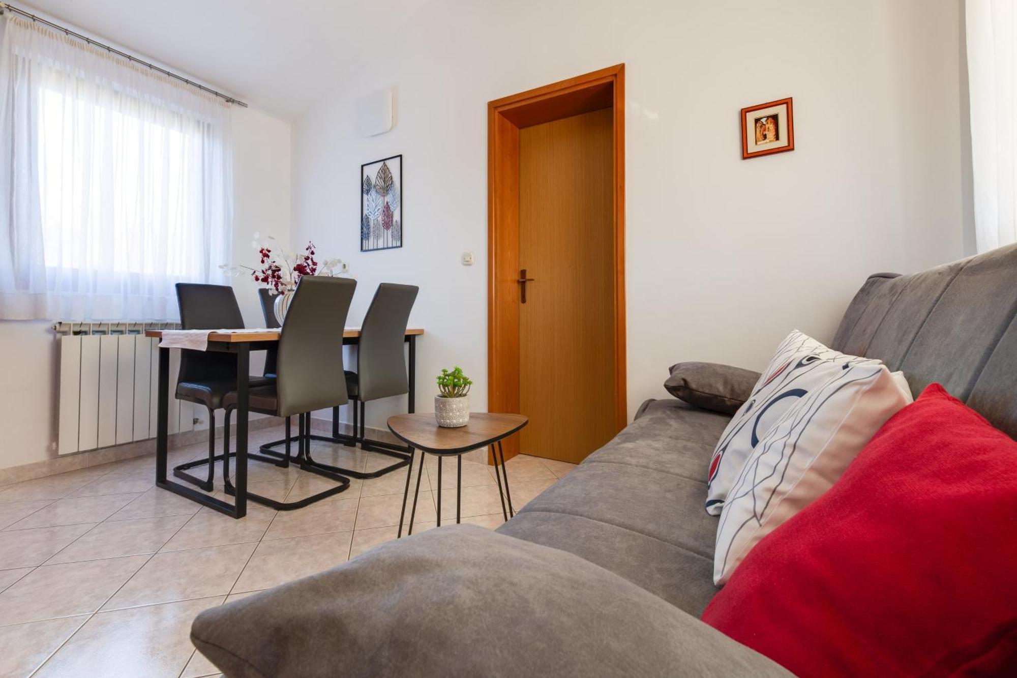 Villa Livia With Three Nice Apartments, Swimming Pool, Childrens Playground, Barbecue And Free Parking Ližnjan Exteriör bild