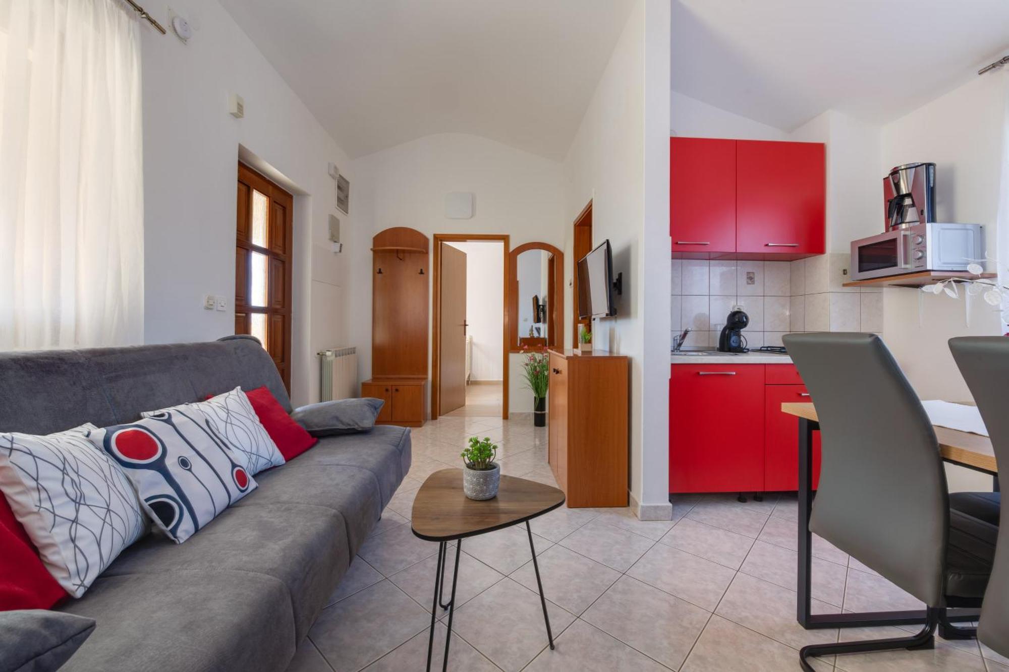 Villa Livia With Three Nice Apartments, Swimming Pool, Childrens Playground, Barbecue And Free Parking Ližnjan Exteriör bild
