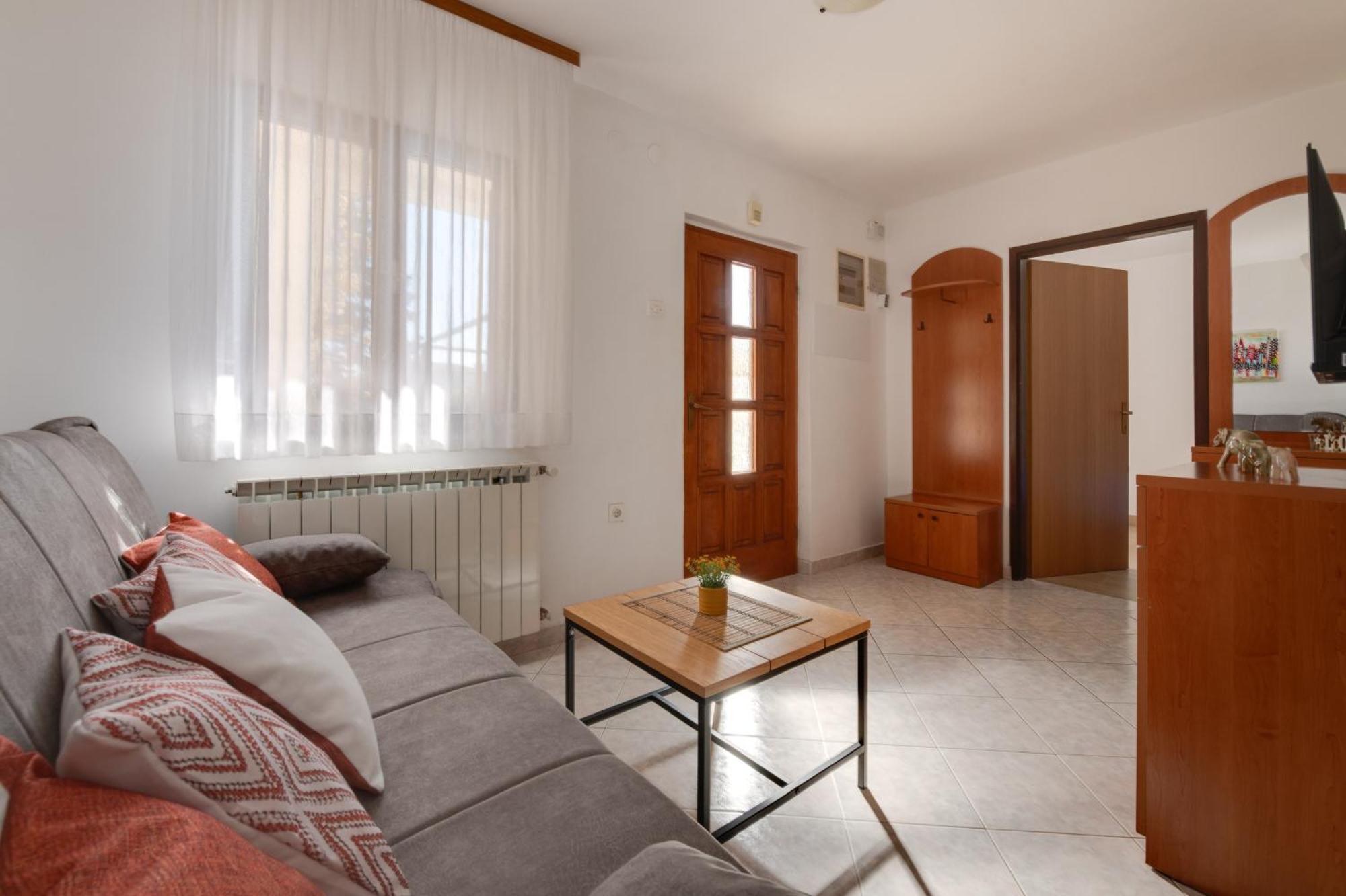 Villa Livia With Three Nice Apartments, Swimming Pool, Childrens Playground, Barbecue And Free Parking Ližnjan Exteriör bild