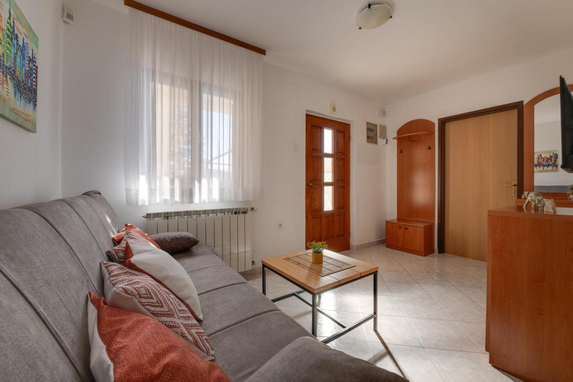 Villa Livia With Three Nice Apartments, Swimming Pool, Childrens Playground, Barbecue And Free Parking Ližnjan Exteriör bild