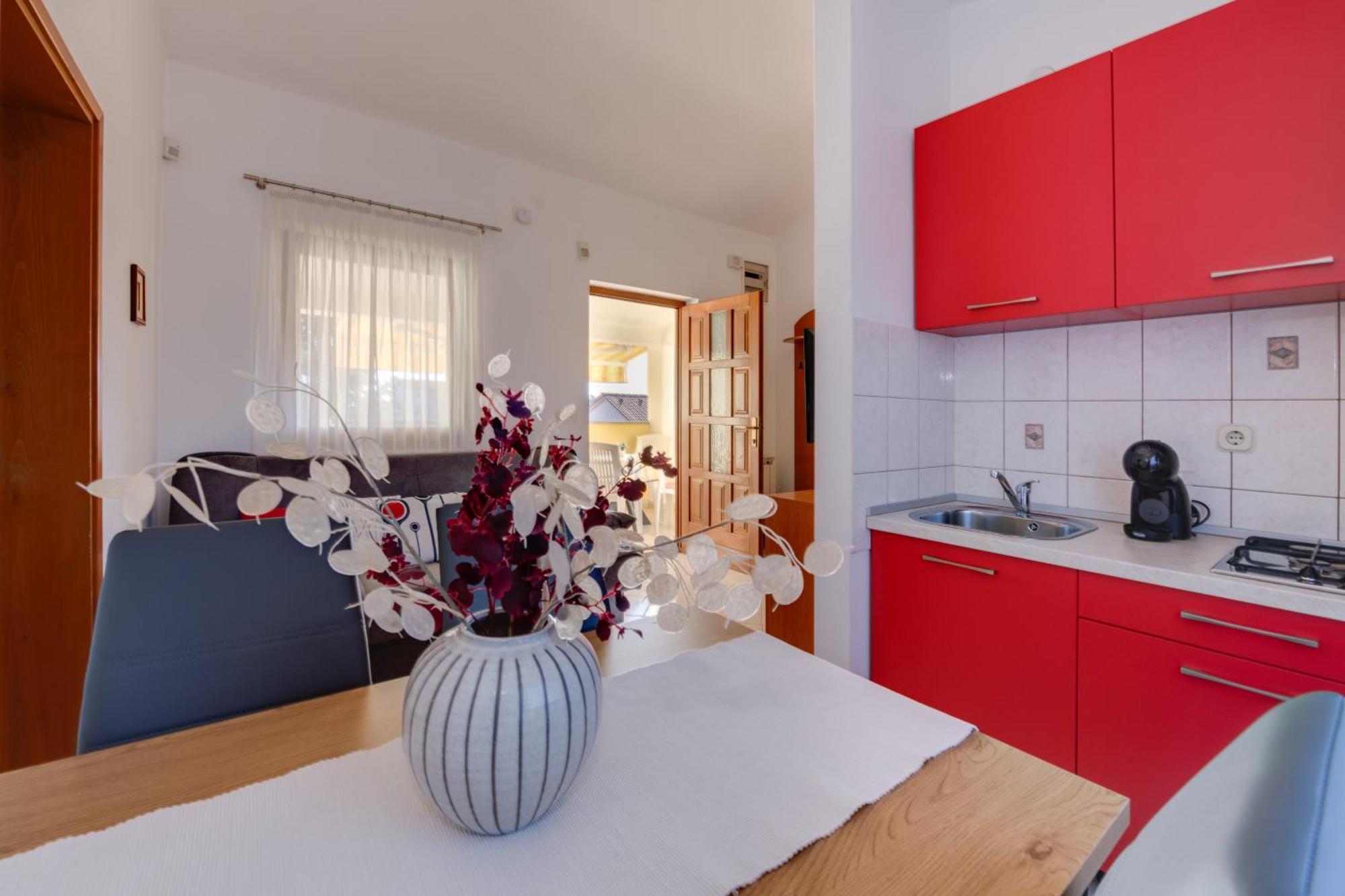 Villa Livia With Three Nice Apartments, Swimming Pool, Childrens Playground, Barbecue And Free Parking Ližnjan Exteriör bild